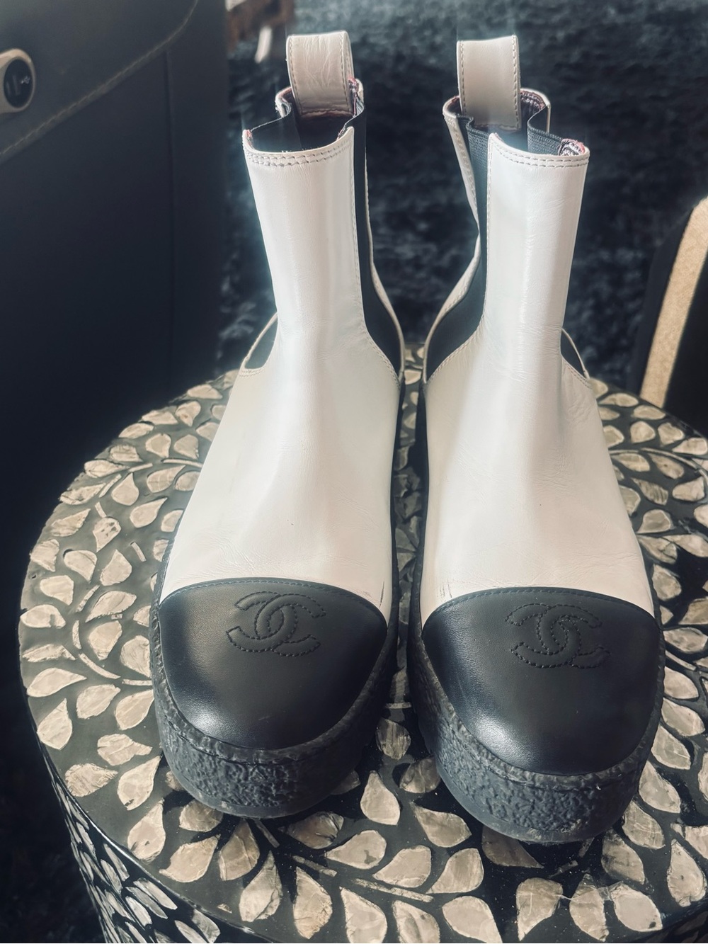 Cap toe  pull on   Leather ankle boots in Black and white